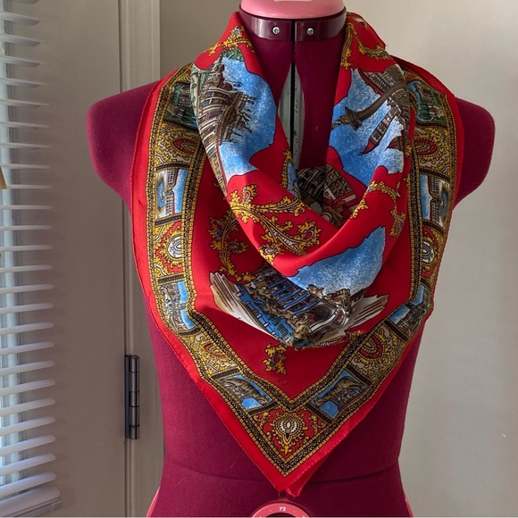 Vintage women red historical site pattern square head scarf. Used. - Picture 5 of 7